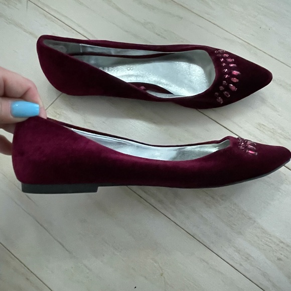 Burgundy- Dark red velvet shoes. Barely worn. - Picture 2 of 4